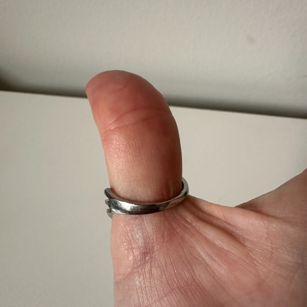 Sterling Silver V Double Loop Ring - Size 8 - image 4